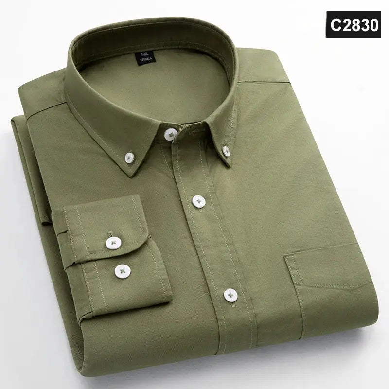 Long-sleeve shirt by Simples Market in olive green 100% cotton with single chest pocket and button-down collar