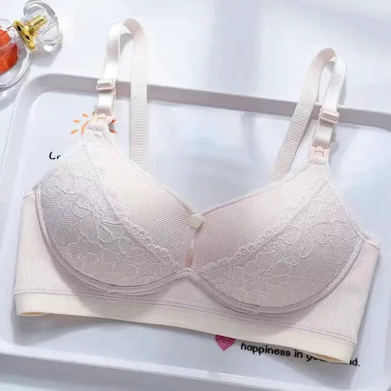 Women’s wireless lace bralette by Simples Market, pale pink, adjustable straps.