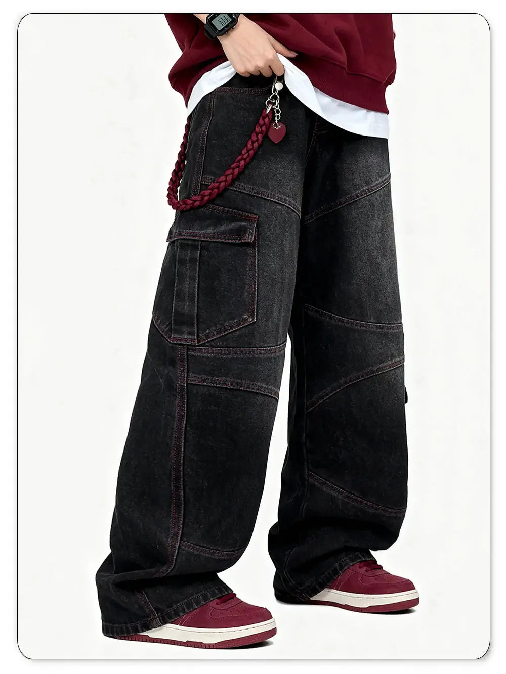 Men's wide-leg black denim cargo jeans with red stitching and multiple pockets, Simples Market.
