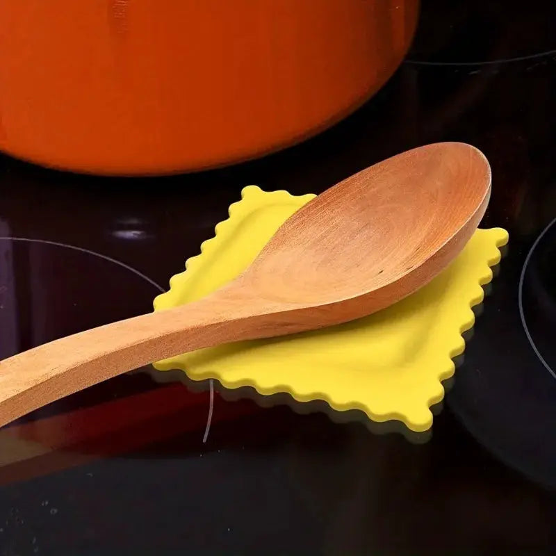 Cartoon Biscuit Shaped Soup Spoon Rest Heat Insulating Anti Scalding Mat For Kitchen Gadgets And Restaurant Kitchen