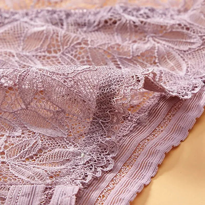 Women's lace underwear low-rise briefs in lavender