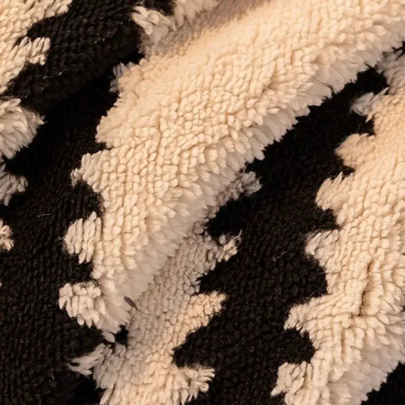 Simples Market thick jacquard fleece sofa throw blanket in cream and black, plush pile.