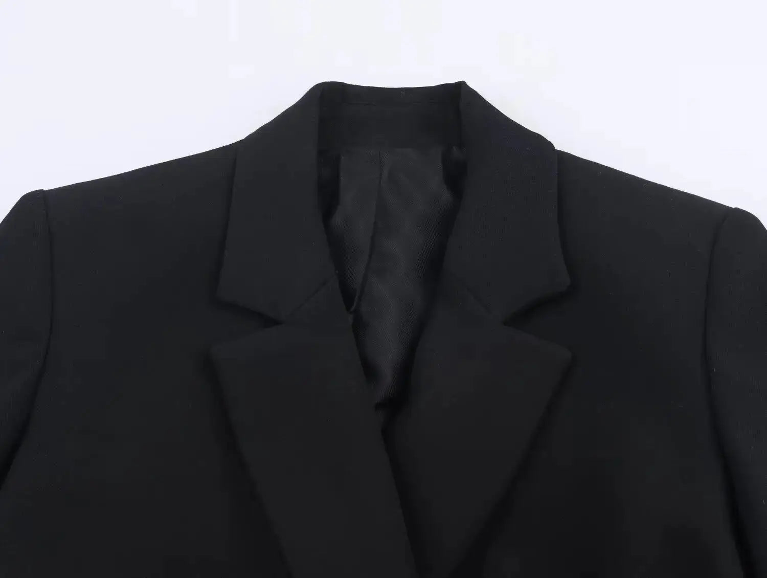 Women's black blazer jacket by Simples Market with notched lapels and satin lining