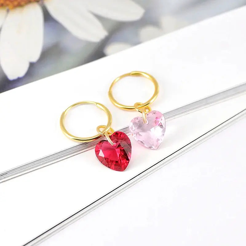 Pair of gold-tone hoop earrings with red and pink heart crystal pendants, Simples Market