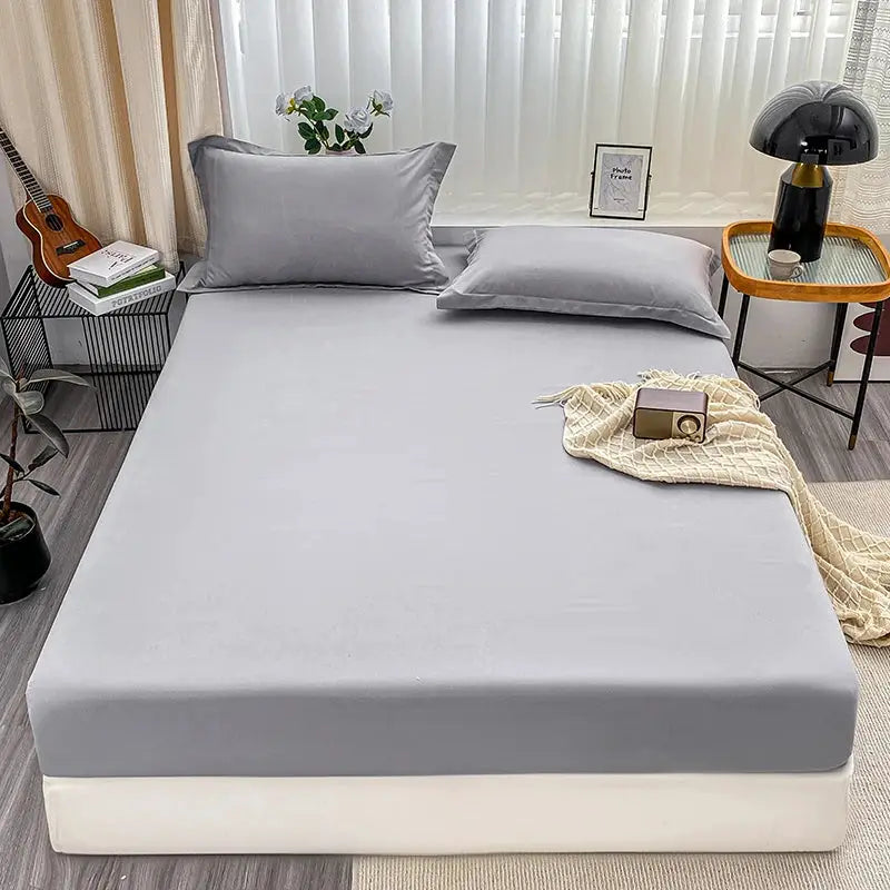 Simples Market 1pc fitted gray bed sheet with elastic anti-slip mattress cover on a queen bed