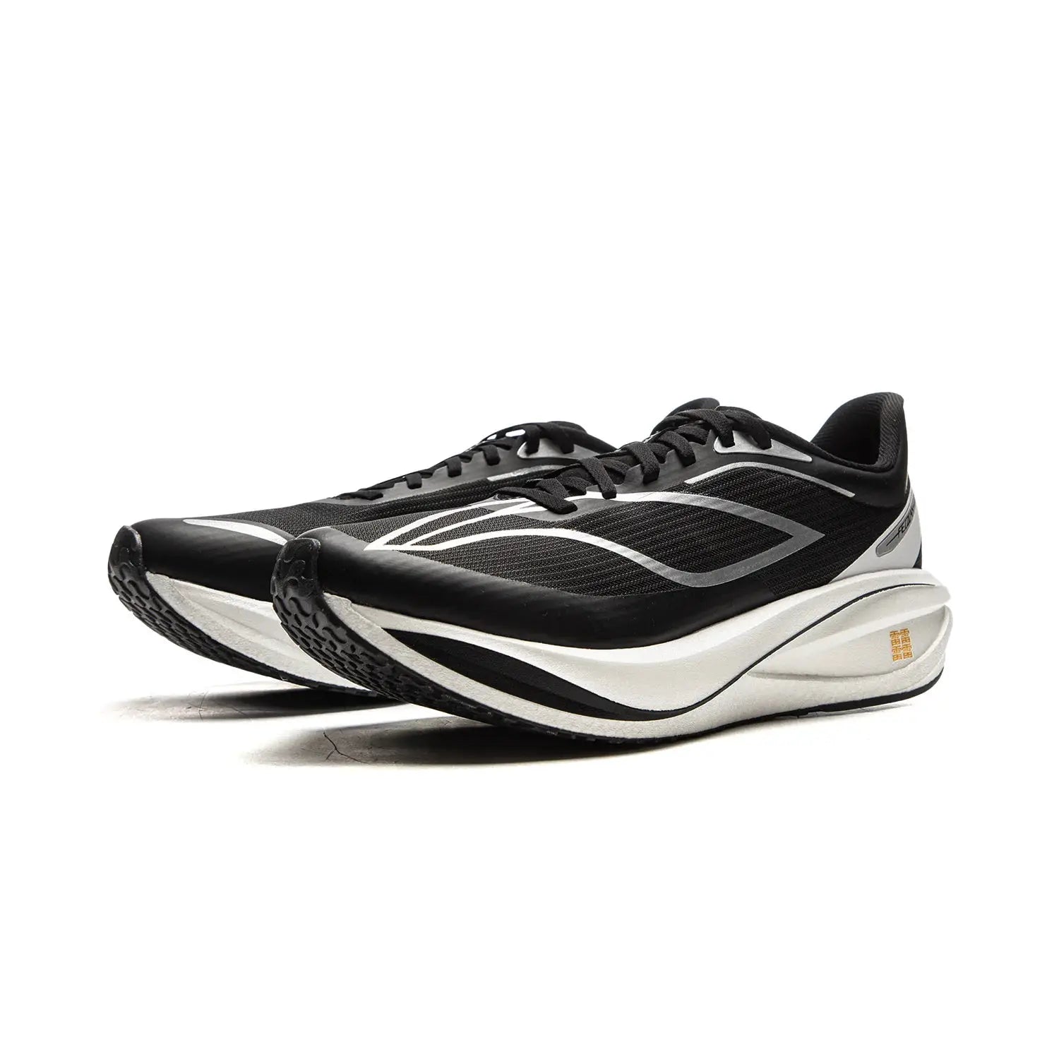 Li-Ning Feidian 5 Challenger running shoes, black mesh upper with white midsole pair