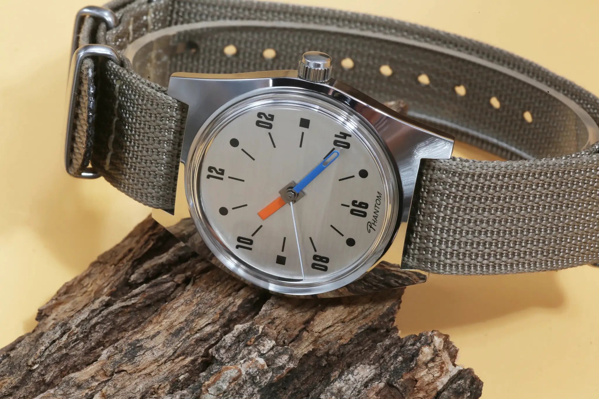 Hand-wind mechanical men's watch, 36mm, silver dial with blue and orange hands, gray fabric strap