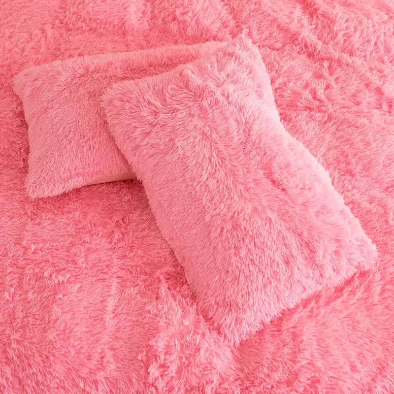 3-Piece Luxurious Plush Duvet Cover Set, pink with two pillow shams by Simples Market