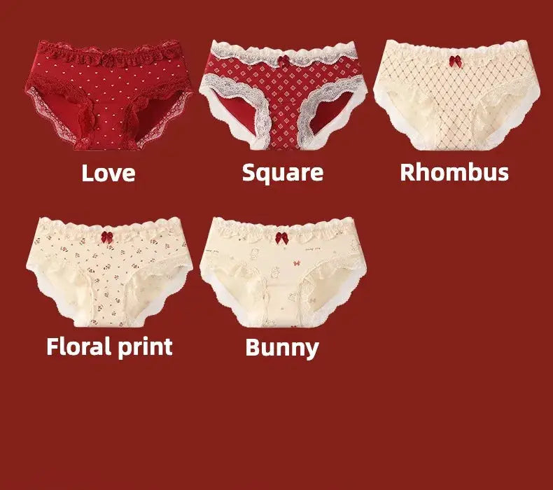 Triangular Panties Set by Simples Market: five cotton briefs with lace trim in red and cream.