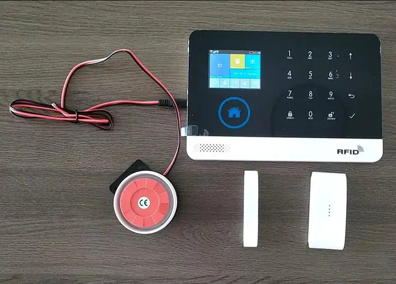 WOFEA 130dB wired mini siren horn with red speaker; shown with Simples Market alarm panel and two white sensors.