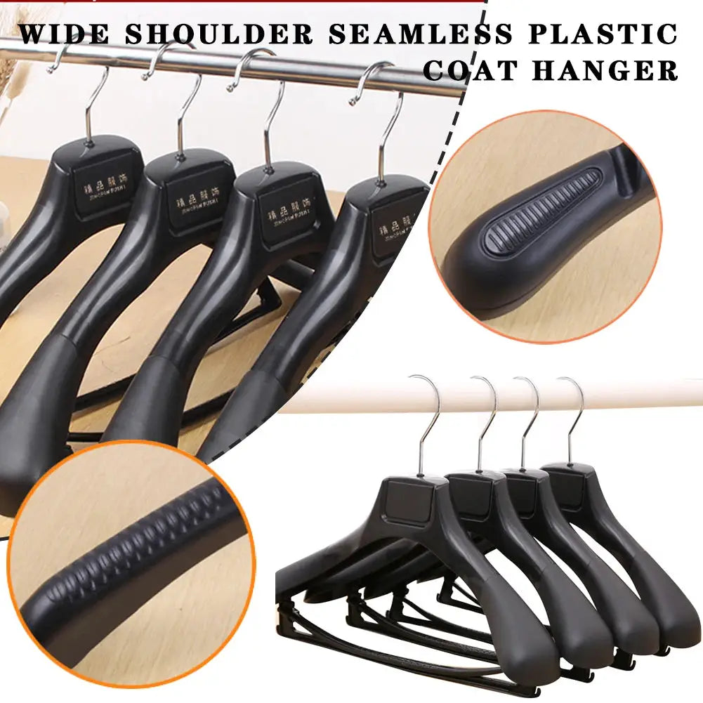 5-piece set of wide-shoulder black plastic coat hangers by Simples Market with seamless design and ribbed grip