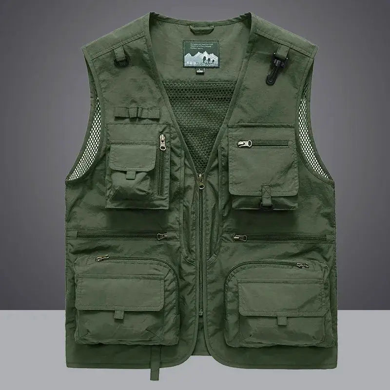 Multipocket quick-dry mesh fishing vest in green by Simples Market; tactical sleeveless vest with multiple pockets.