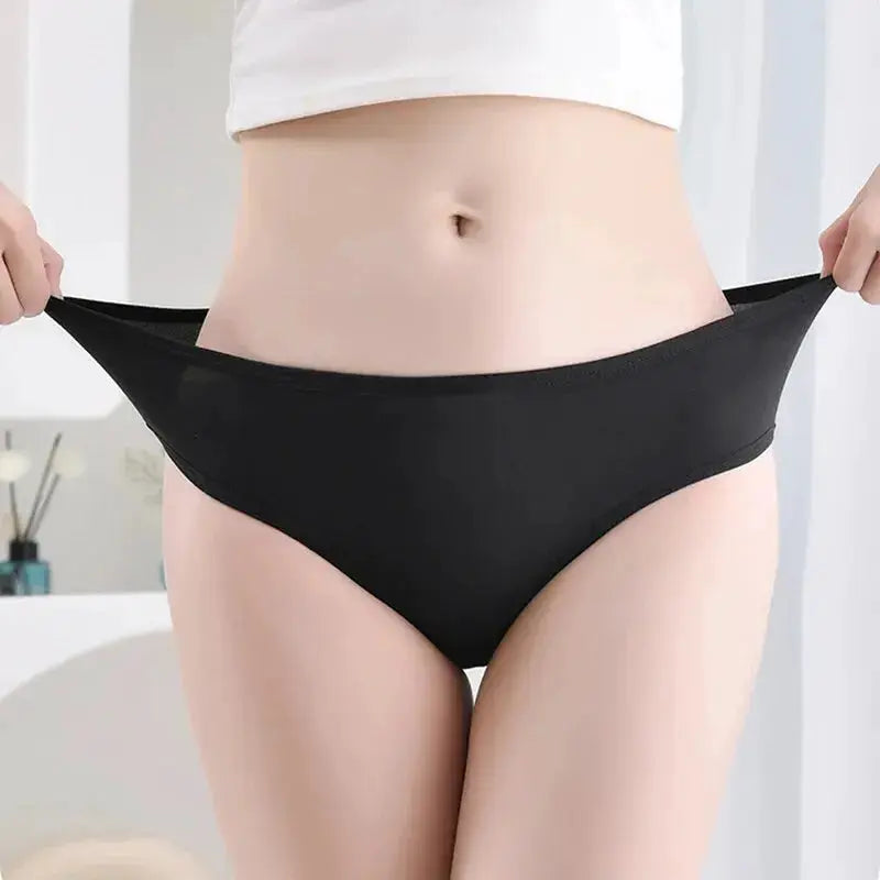 Simples Market women's cotton plus-size briefs in solid black, breathable underwear