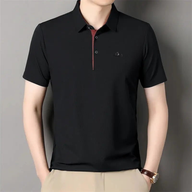 Men's black polo shirt by Simples Market with badge and short sleeves.