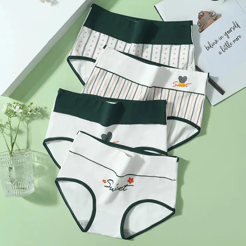 Simples Market 4-piece cotton women panties set, high-waist briefs with dark-green trim in assorted prints