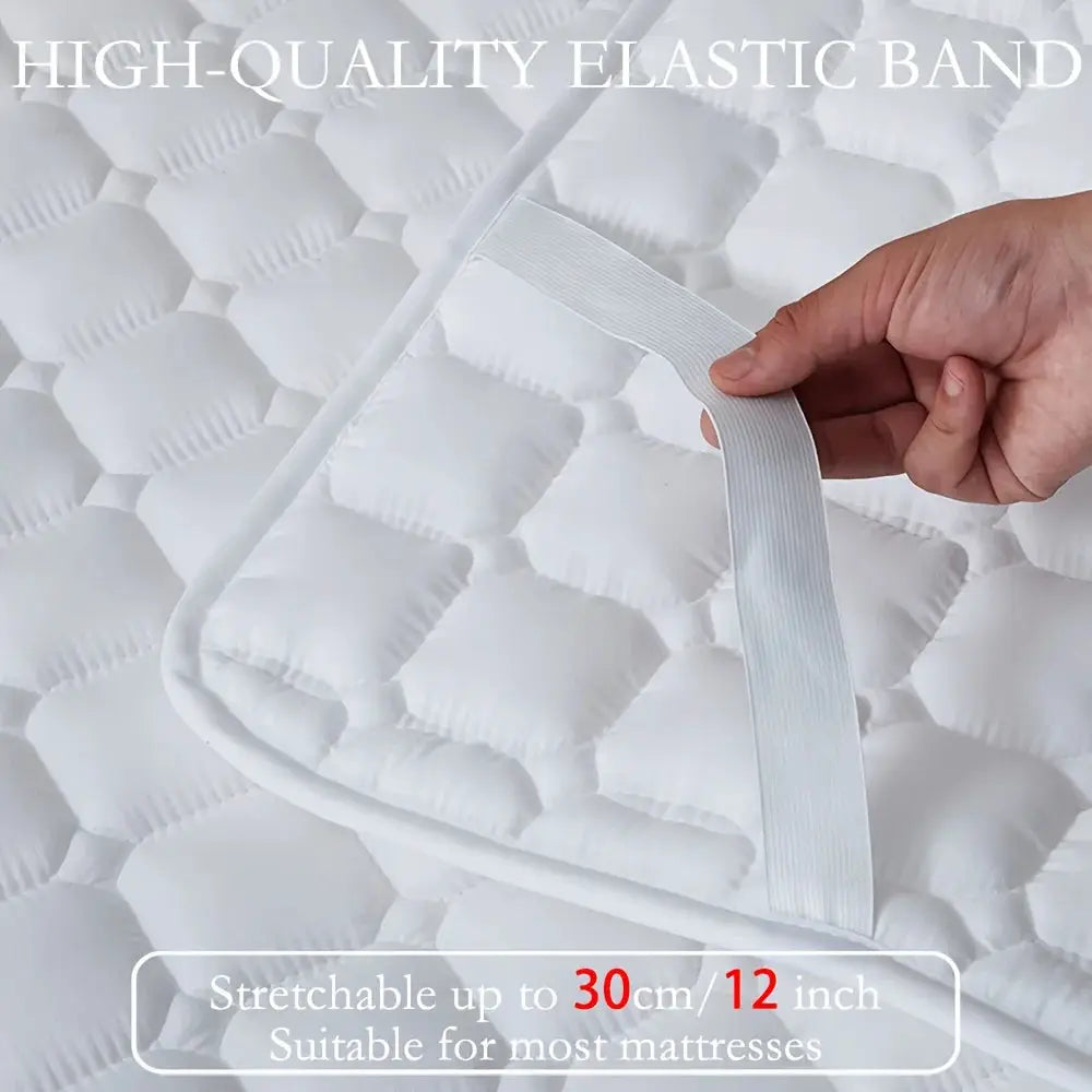 Waterproof quilted mattress protector by Simples Market with elastic band, breathable topper for single or double