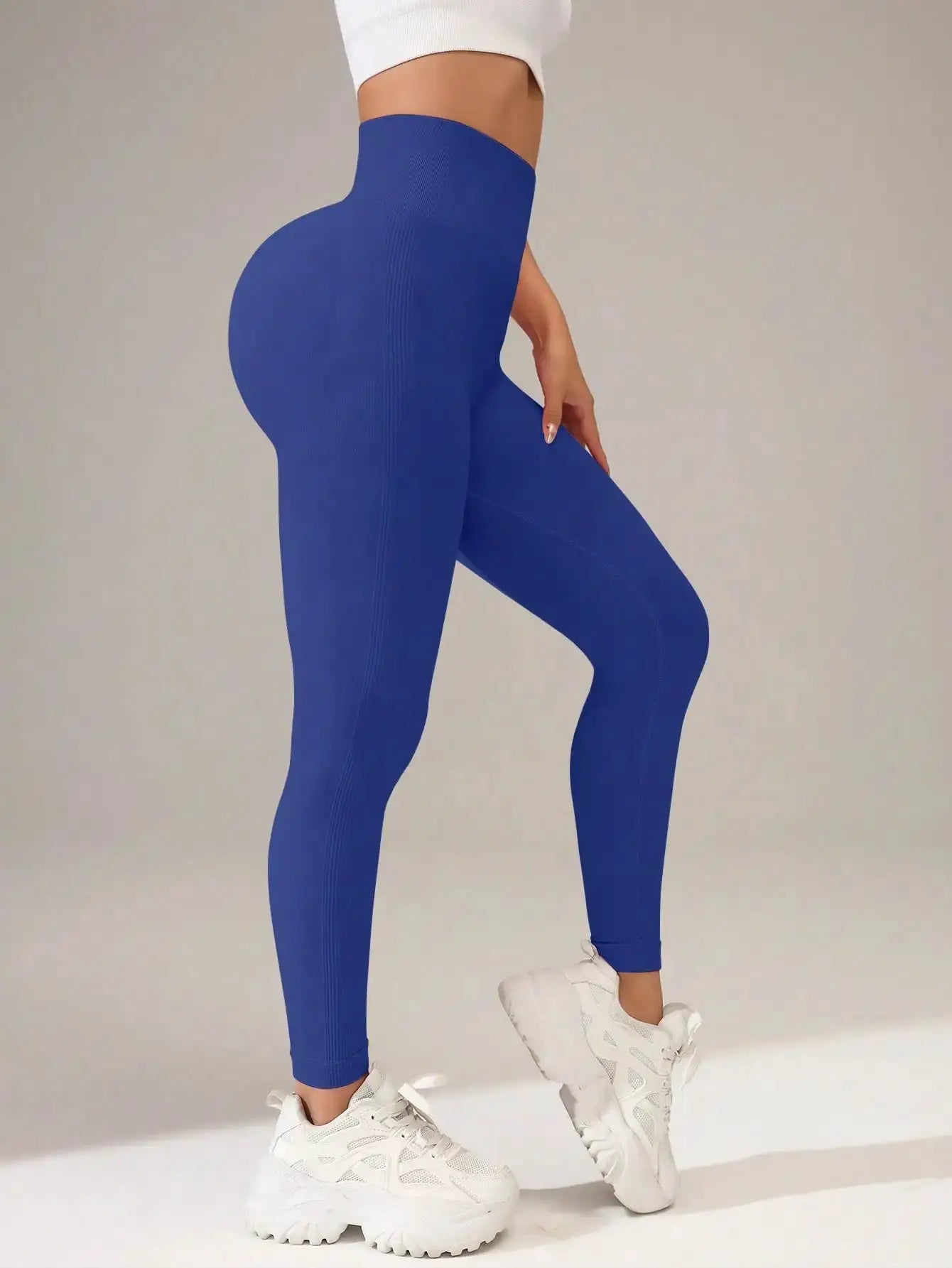 Blue seamless yoga leggings from Simples Market with high waistband and butt-lifting fit