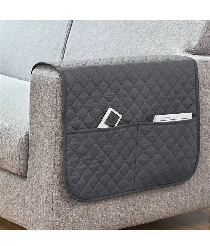 Sofa armrest cover with pockets, gray quilted fabric, water-repellent, for remote and phone by Simples Market