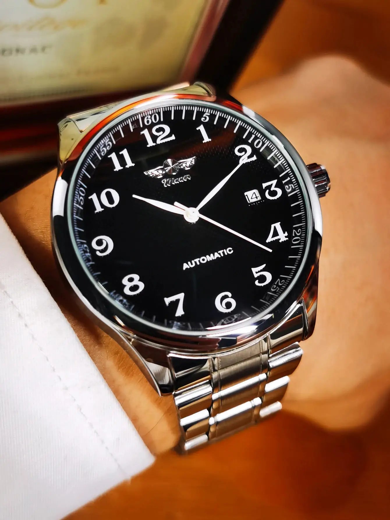 WINNER men's stainless steel automatic watch with black dial, Gucci logo, calendar date at 3 o'clock, metal bracelet