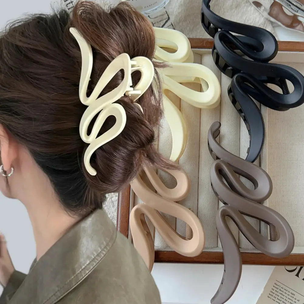 LuminaHair Matte Wave 13cm Acrylic Hair Claw Clip Durable Hold For Women And Girls In Four Colors