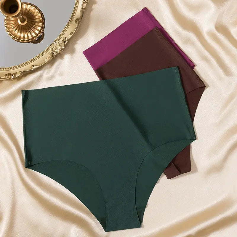 Three-pack high-waist seamless panties in green, brown, and purple by Simples Market.
