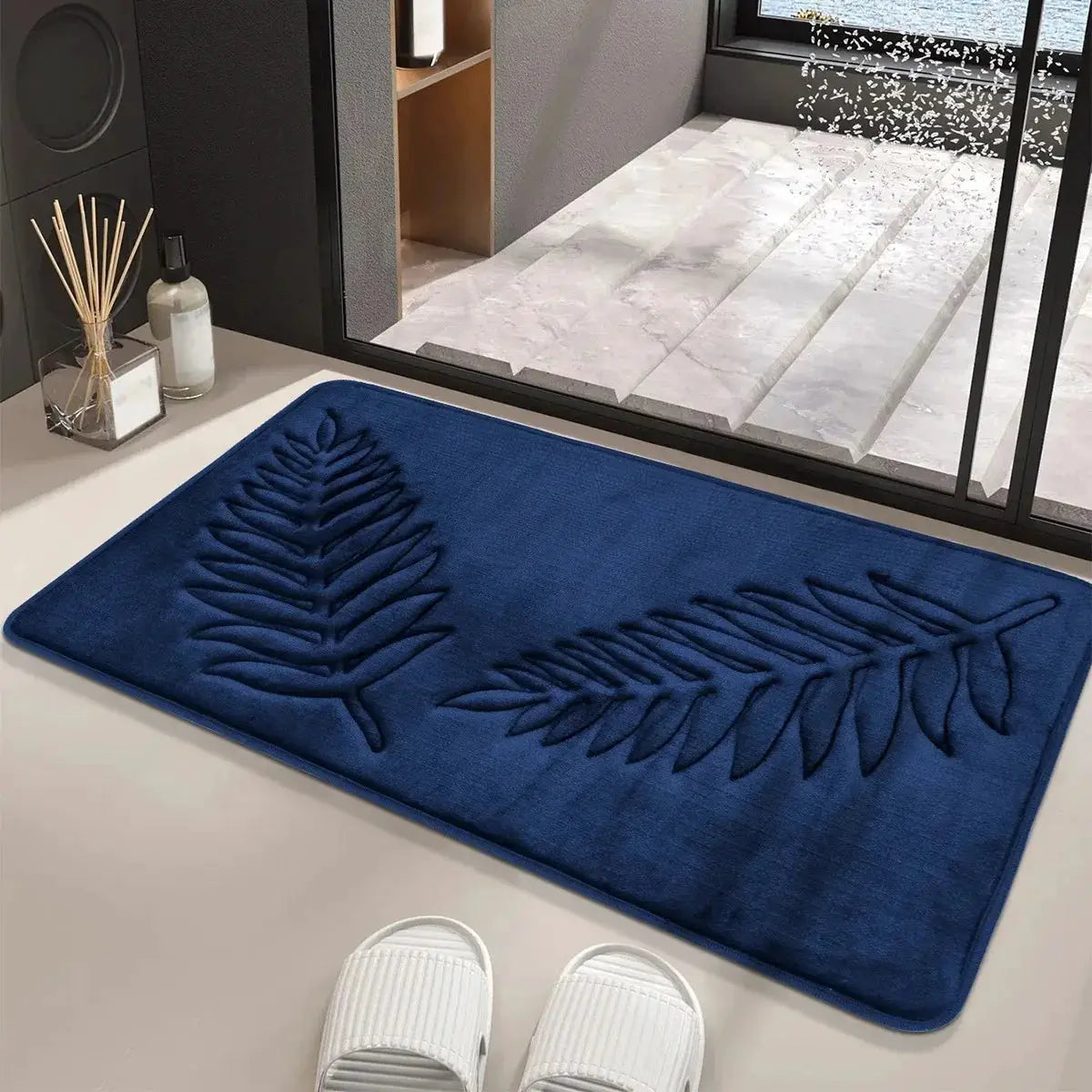 Leaf-pattern memory foam bathroom mat, blue; ultra-soft and absorbent.