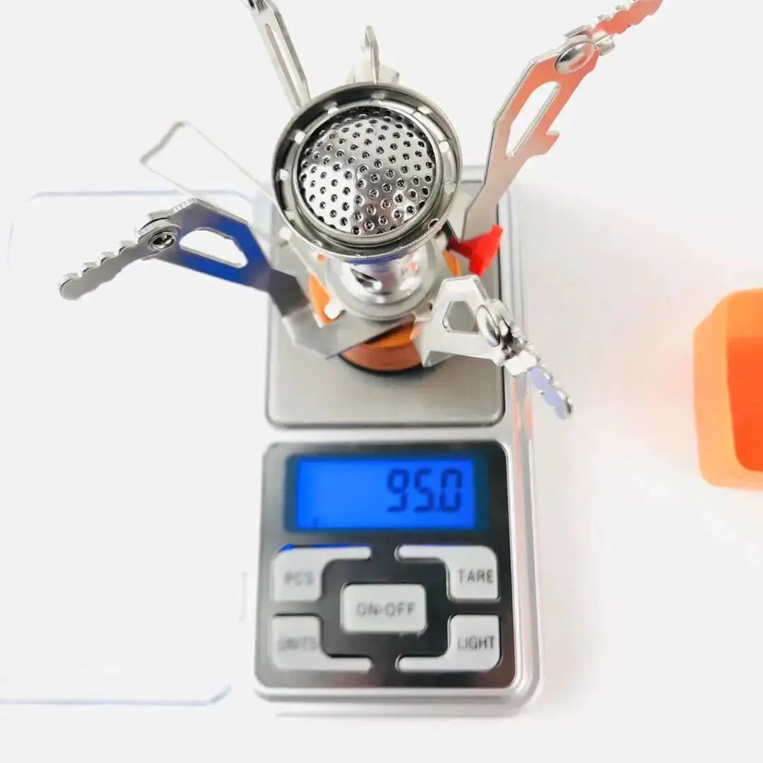 Simples Market portable aluminum camping stove, lightweight outdoor gas stove with pot supports on scale (95 g).