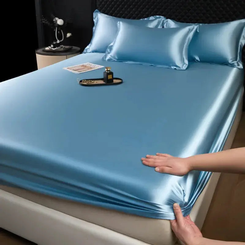 Mulberry silk 3-piece fitted sheet set with pillowcases in light blue by Simples Market