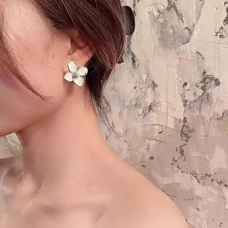 Korean Fashion Retro Drip Glaze Red Flower Earrings For Women Delicate Luxury Jewelry Gift For Engagements