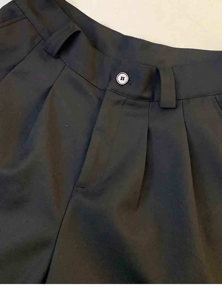 Men's black pleated shorts, high-waisted, loose casual fit