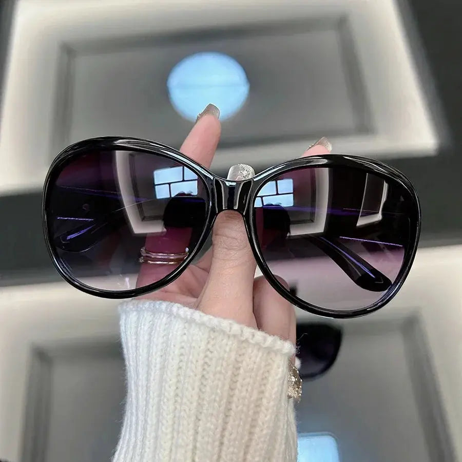 Designer Round Vintage Sunglasses For Men And Women With Durable Plastic Frame And Mirror Lenses For Retro Punk Style