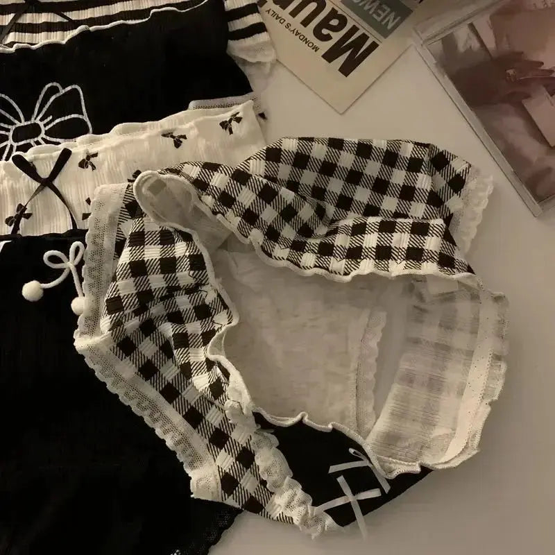 Simples Market 3-pack cotton seamless panties for women, black and white checkered mid-waist briefs with lace trim