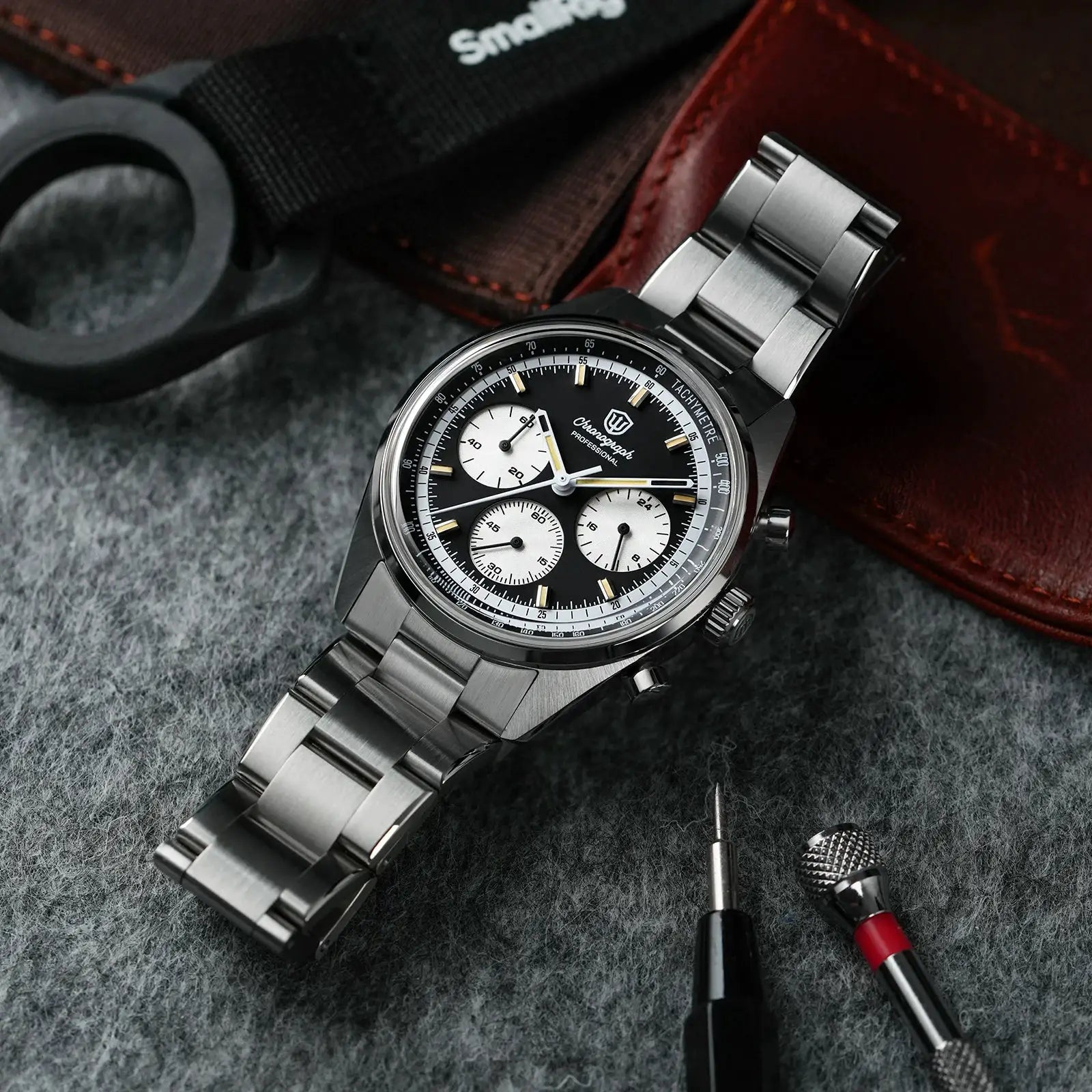 Watchdives WD0526 VK63 stainless steel chronograph watch with black dial and white subdials by Simples Market
