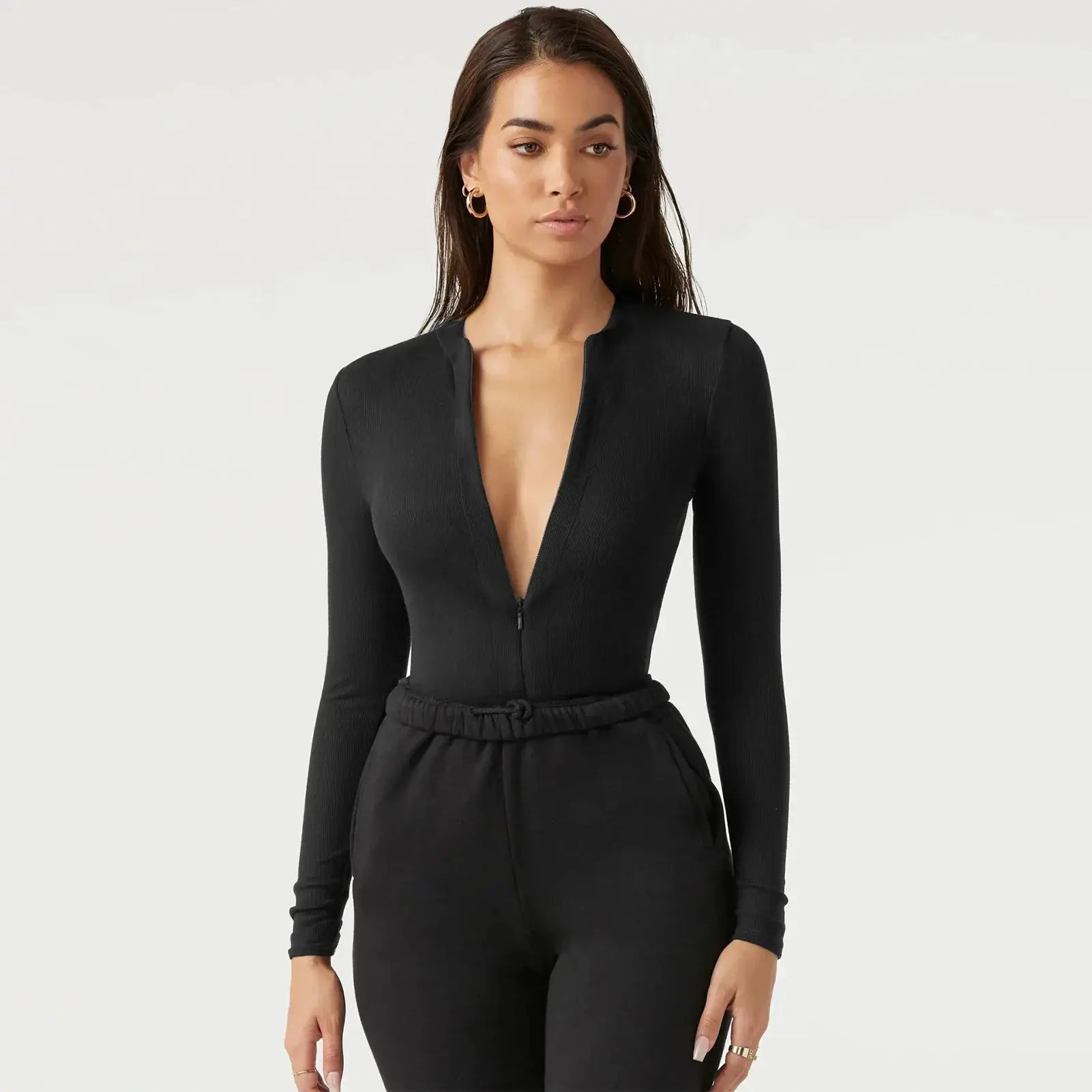 Simples Market black knit jumpsuit with front zipper, tight fit and long sleeves