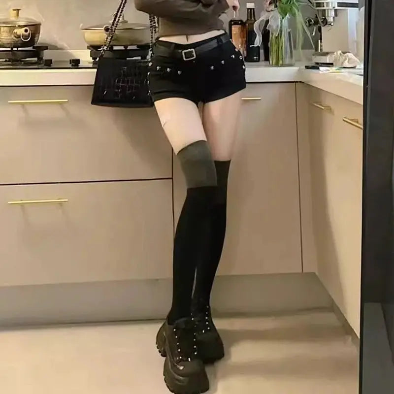 Korean Chic Retro Y2K Denim Shorts Low Waist Vintage Black For Women With Medium Stretch