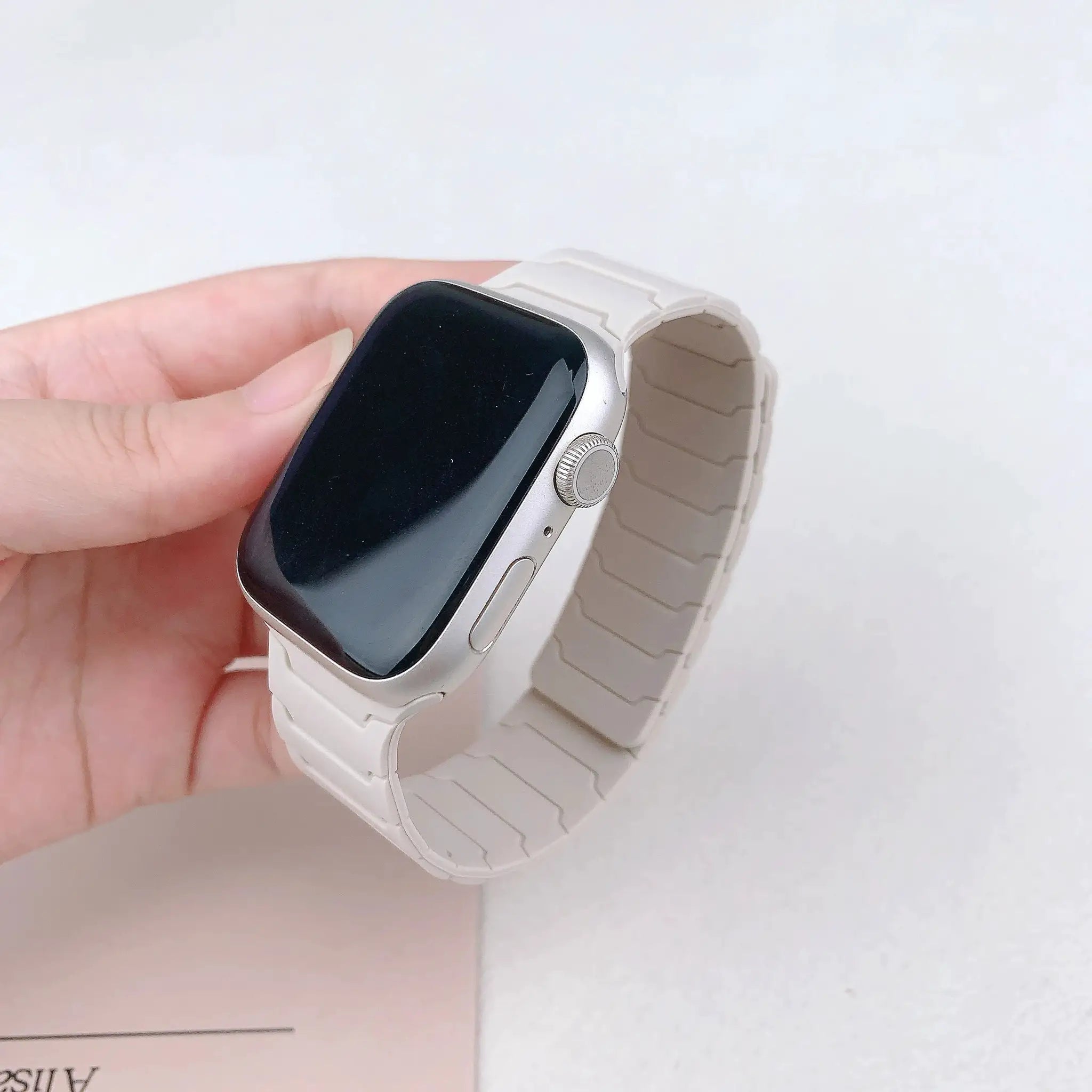 magnetic Strap For Apple Watch Band ultra 2 3 49mm 44mm 40mm 41mm 46mm 42mm 45mm 38 Silicone Bracelet IWatch Series 11 9 8 SE 10