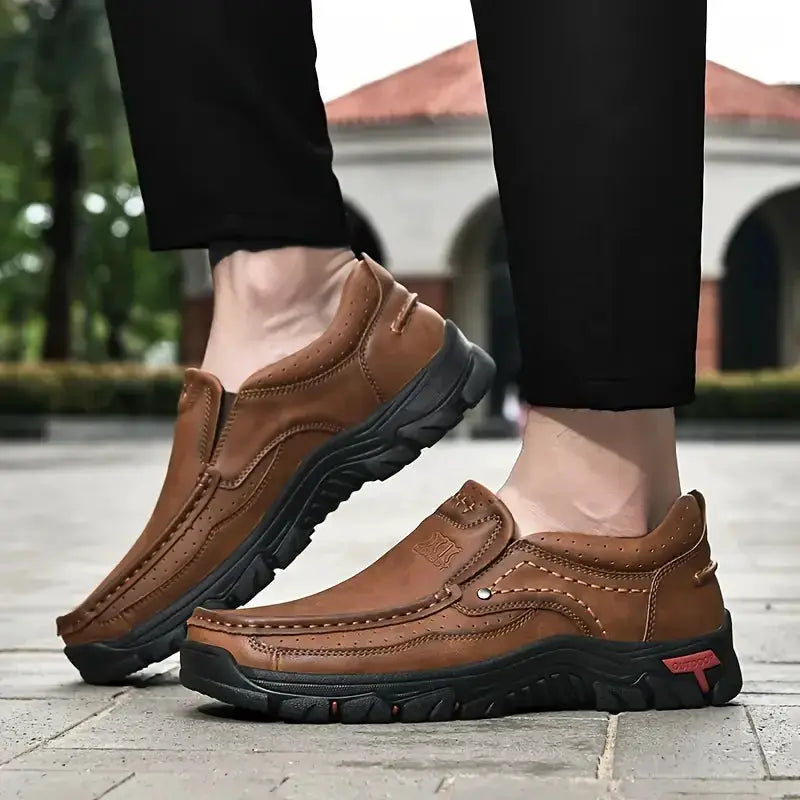 Handmade brown leather men's casual slip-on loafers from Simples Market with black non-slip sole