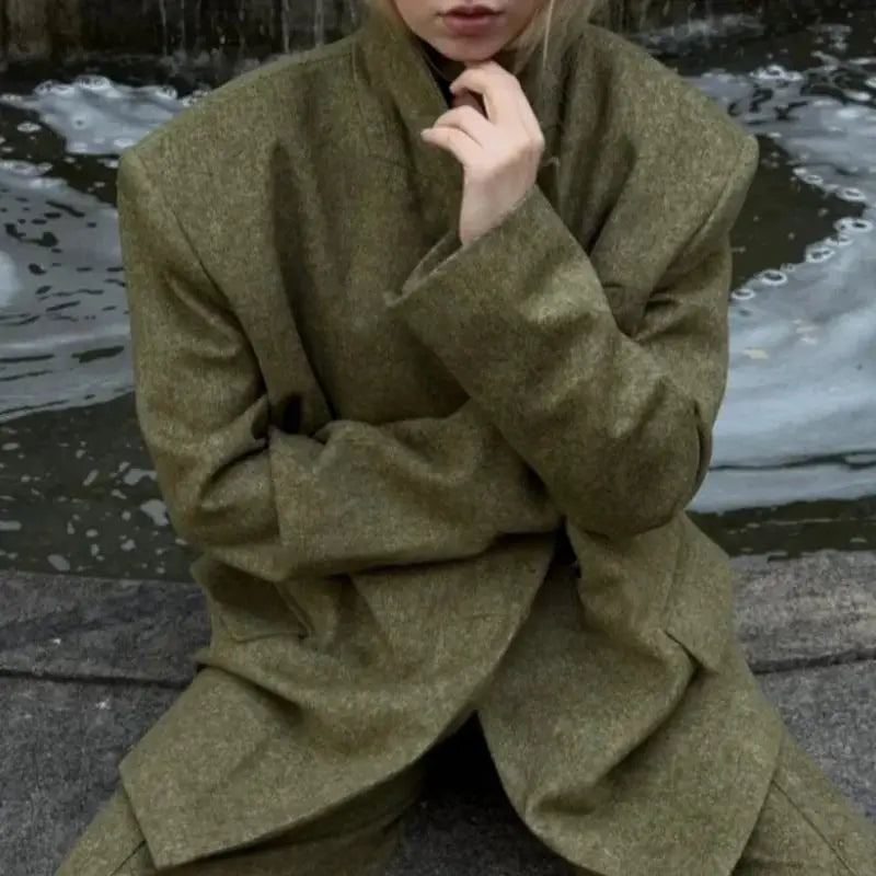 Olive green women's blazer and matching straight pants set from Simples Market with soft shoulder pads