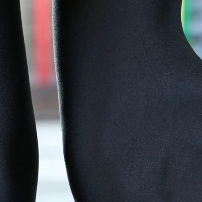 Women’s shiny black leggings by Simples Market, high-waist, stretchy fabric