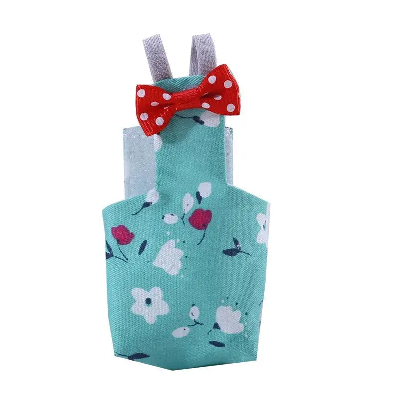 Parrot diaper with bowtie flight suit; turquoise floral fabric, red polka-dot bow, washable, Simples Market