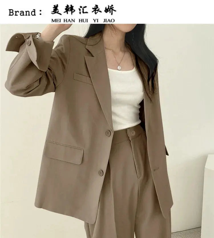 2-piece beige long-sleeve blazer and pants set from Simples Market