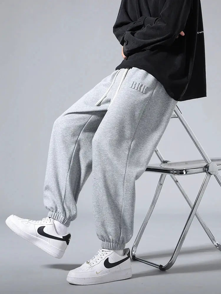 Men's grey cotton/polyester jogger sweatpants with drawstring waist and elastic cuffs from Simples Market.