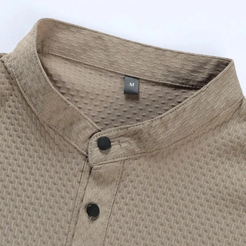 Simples Market men's bone polo shirt, textured breathable fabric, stand collar with snap buttons, short sleeves.