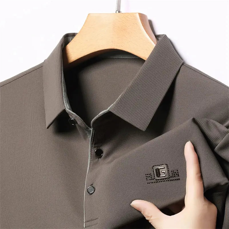 Men's khaki solid-color polo shirt, short sleeves, breathable textured fabric, with chest badge logo.