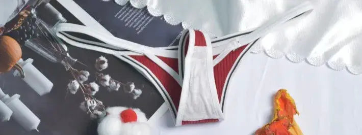 Women's cotton thong underwear, white with red lining, low-waist seamless G-string