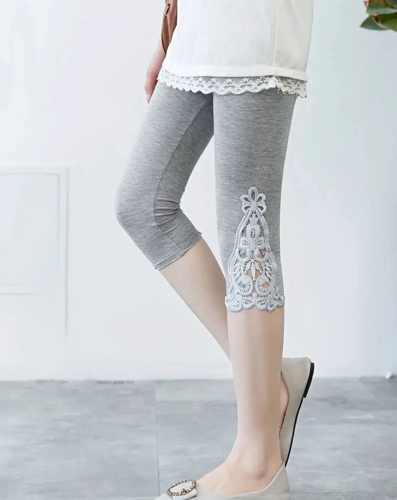 Simples Market women's cropped lace leggings in grey with white floral lace at the lower leg, 3/4 length