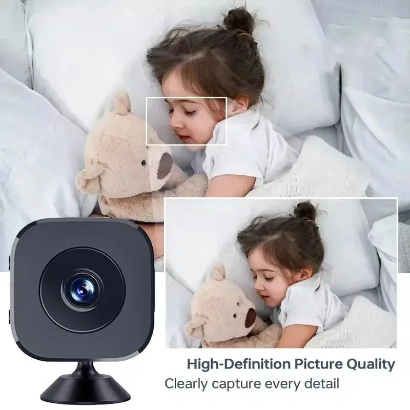 Simples Market mini black 4K Full HD WiFi security camera with stand, shown beside a child and teddy bear