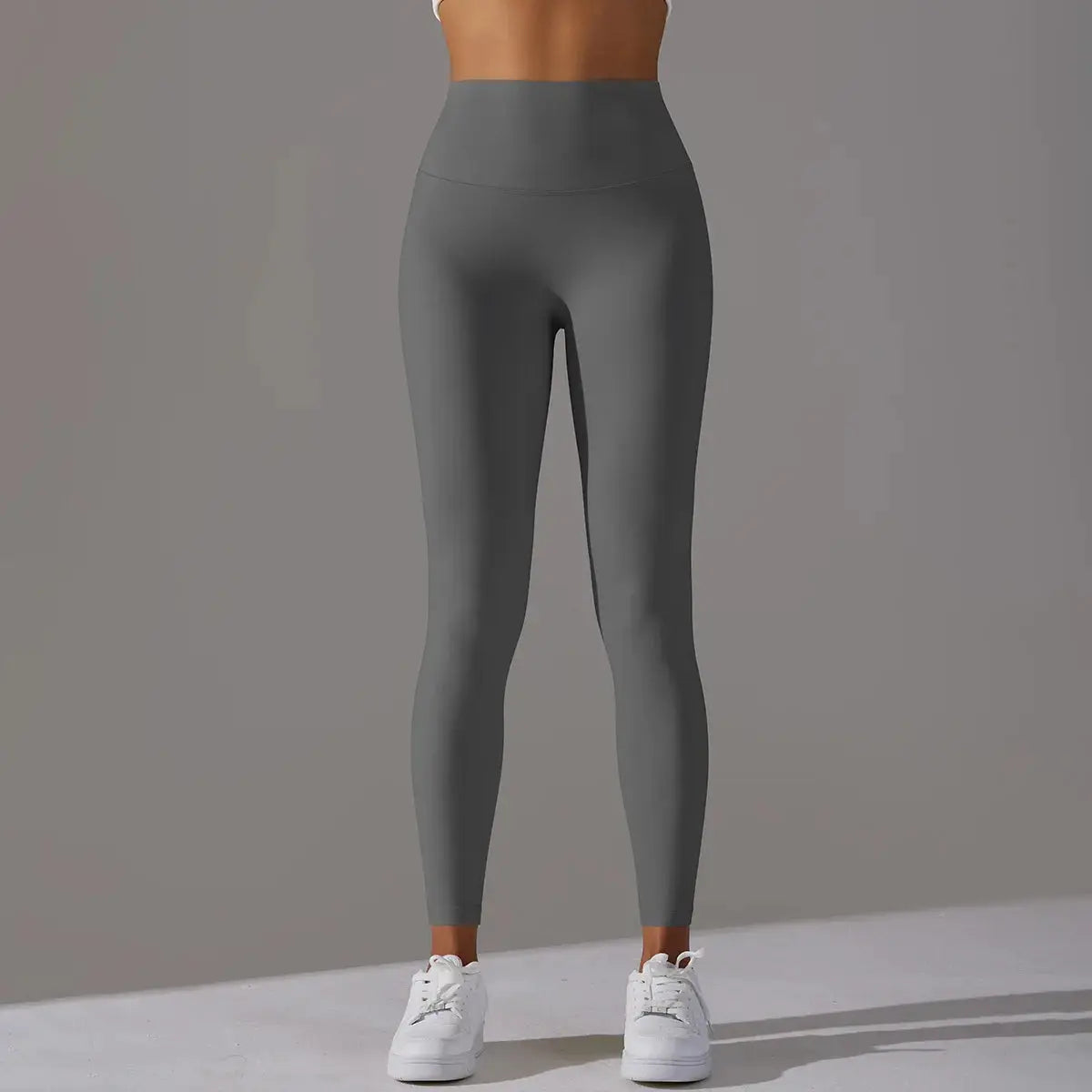 High-waist leggings in gray for fitness and yoga; full-length, tight fit.