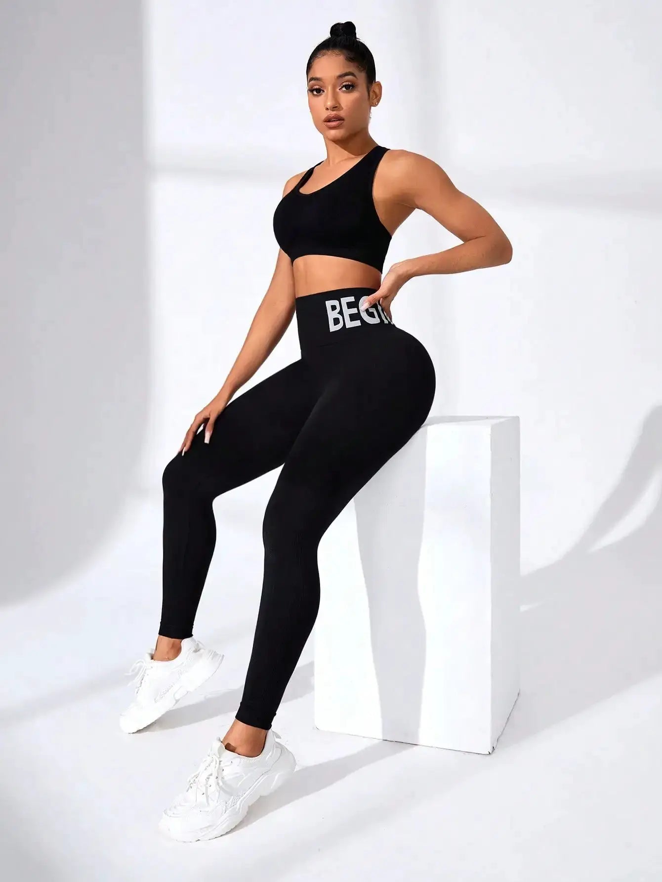 Seamless yoga leggings with waistband lettering, black