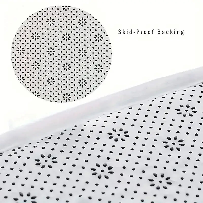 Simples Market thick prayer rug with anti-slip backing, white with black dotted floral pattern